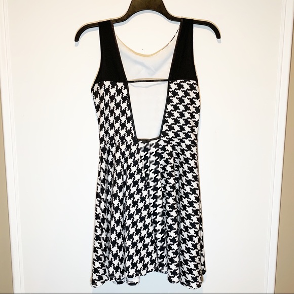 Francesca’s B&W Houndstooth A-Line Sundress L - Picture 6 of 7